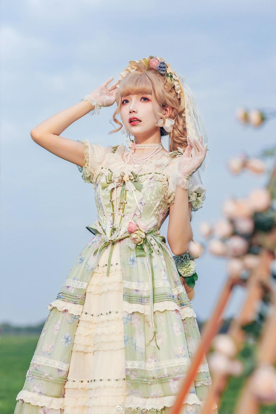 只需轻轻一按，好莱坞黑料正能量app515观影已经开始